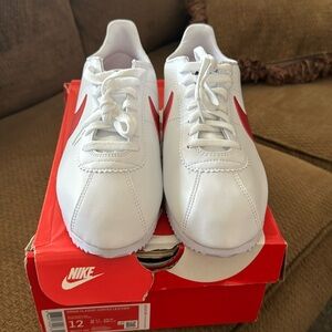 **RARE** NWB WOMENS NIKE CORTEZ - size 12